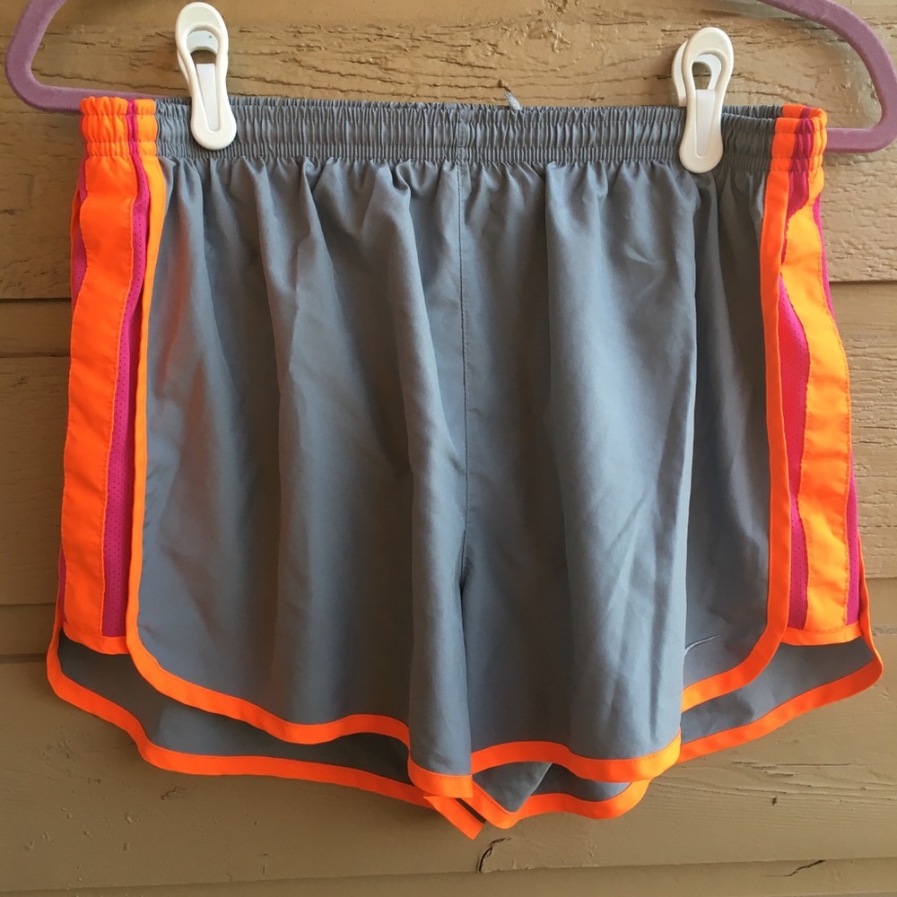 Nike Dry Fit Tempo Women’s L Gray Running Short